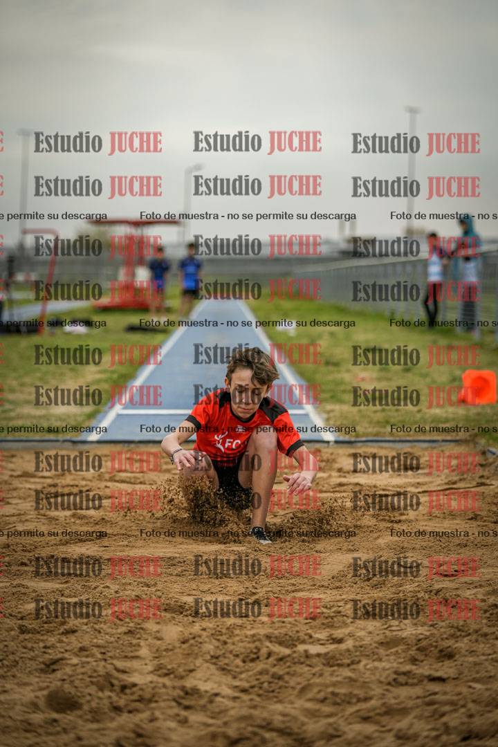 Fotos del salto en largo de varones - ambas categorías