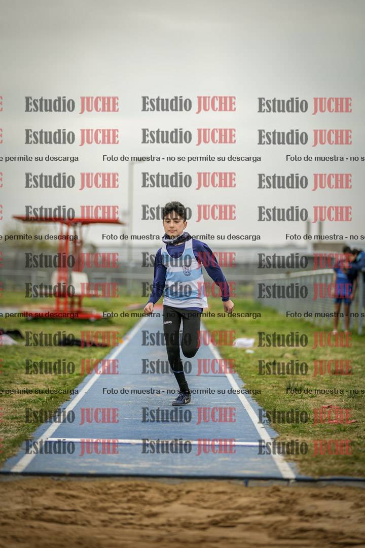 Fotos del salto en largo de varones - ambas categorías