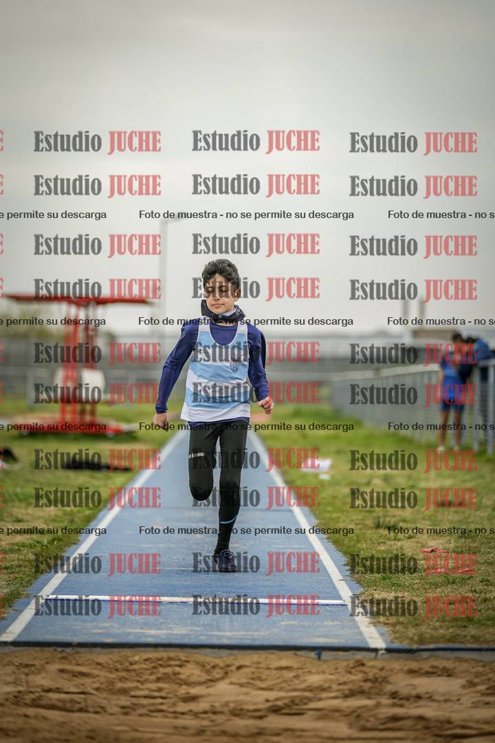 Fotos del salto en largo de varones - ambas categorías