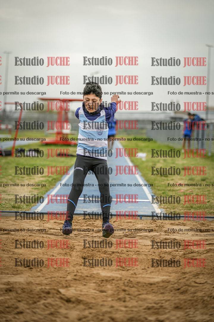 Fotos del salto en largo de varones - ambas categorías
