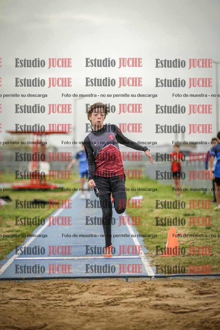 Fotos del salto en largo de varones - ambas categorías