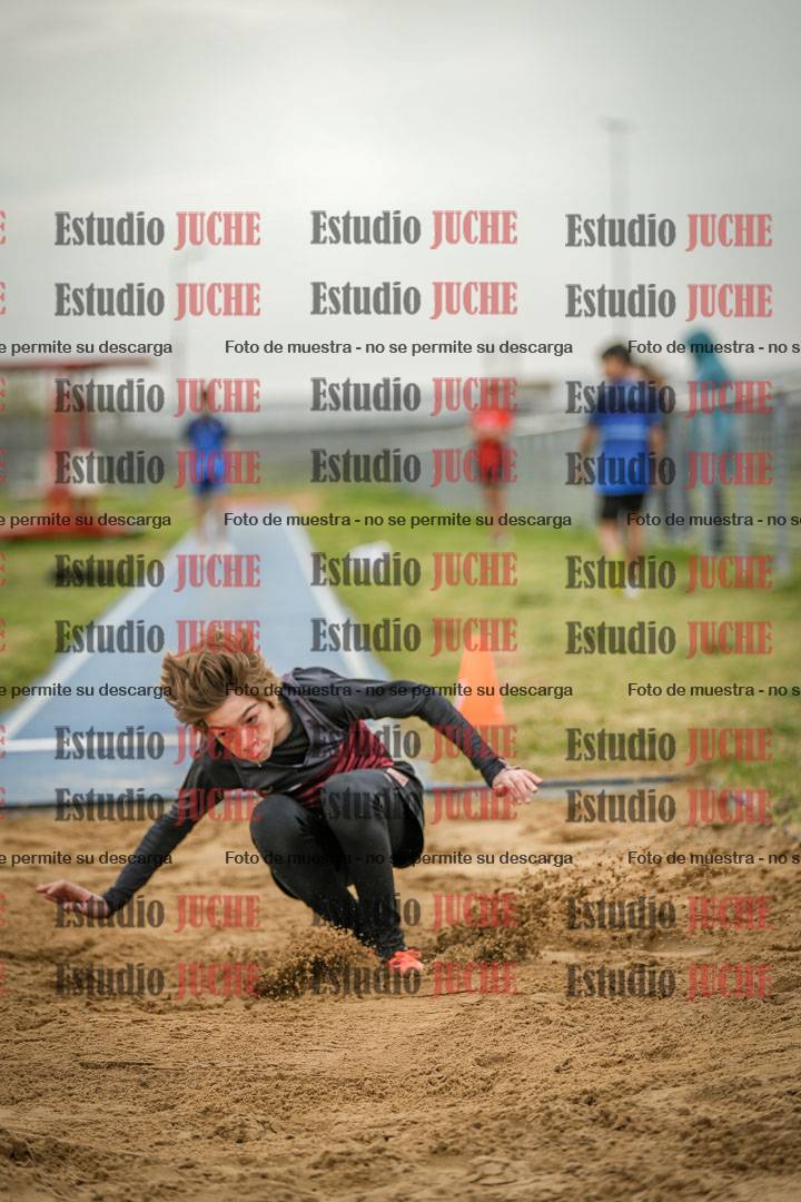 Fotos del salto en largo de varones - ambas categorías