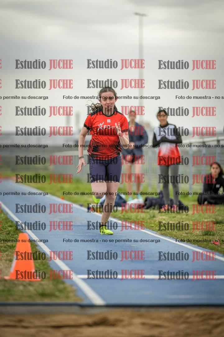 Fotos del salto en largo de mujeres - ambas categorías