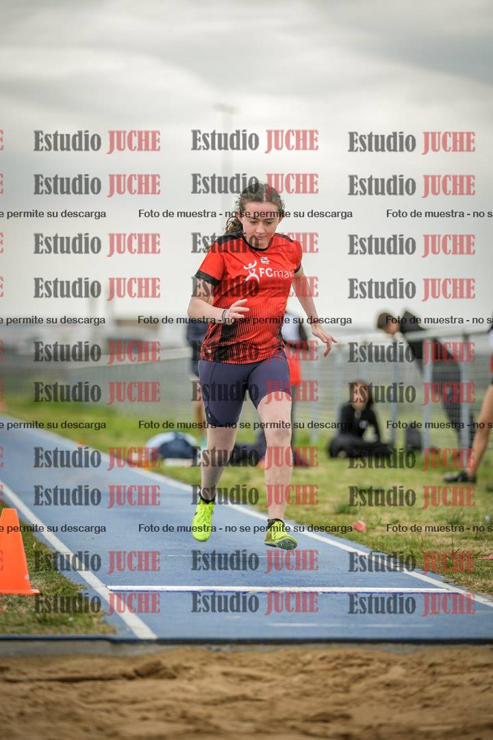 Fotos del salto en largo de mujeres - ambas categorías