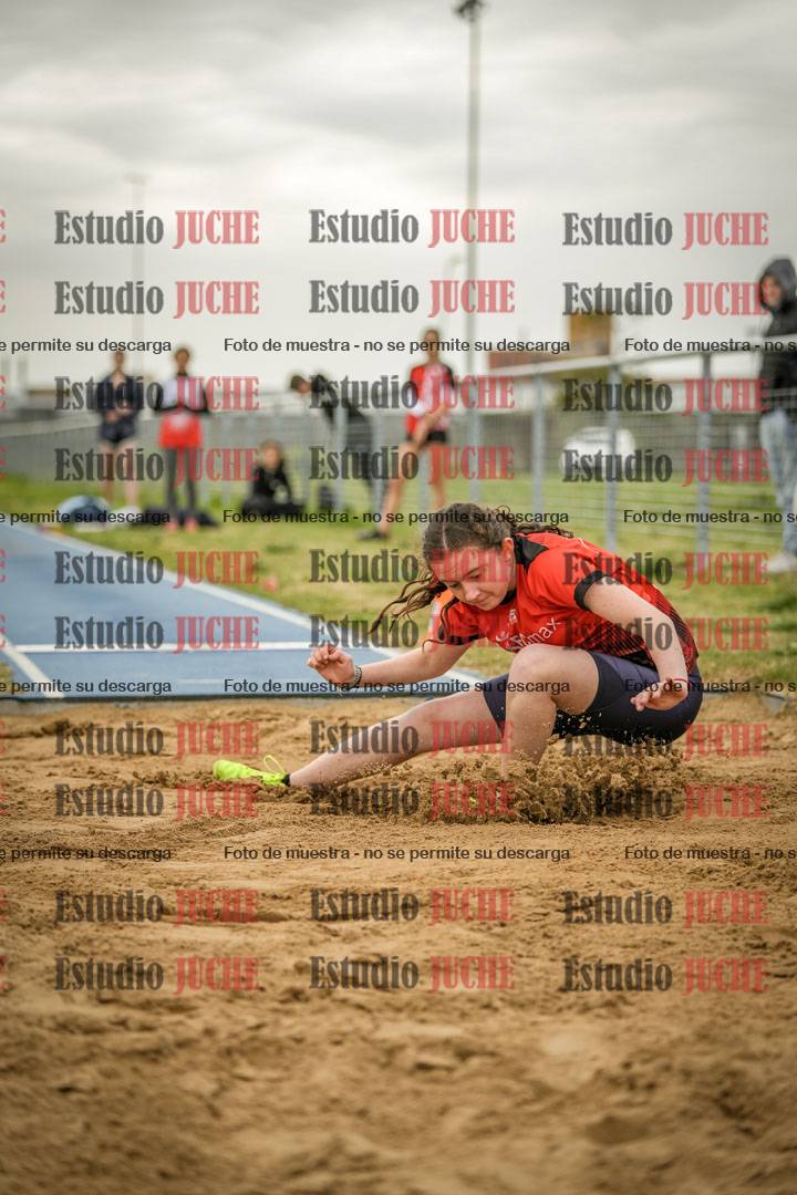 Fotos del salto en largo de mujeres - ambas categorías