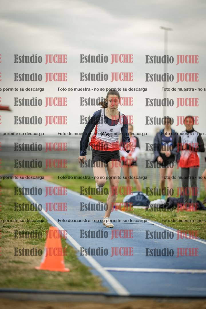 Fotos del salto en largo de mujeres - ambas categorías