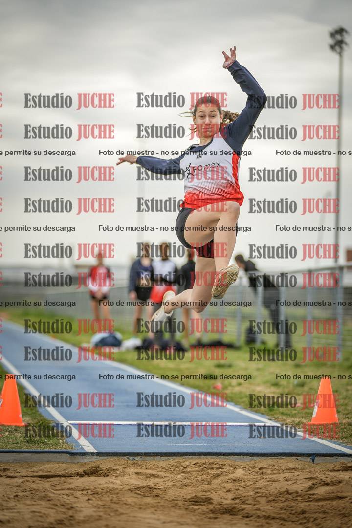 Fotos del salto en largo de mujeres - ambas categorías