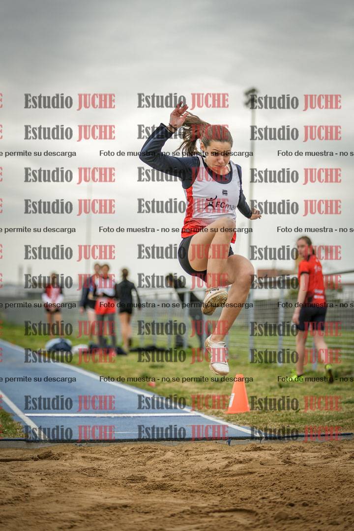 Fotos del salto en largo de mujeres - ambas categorías