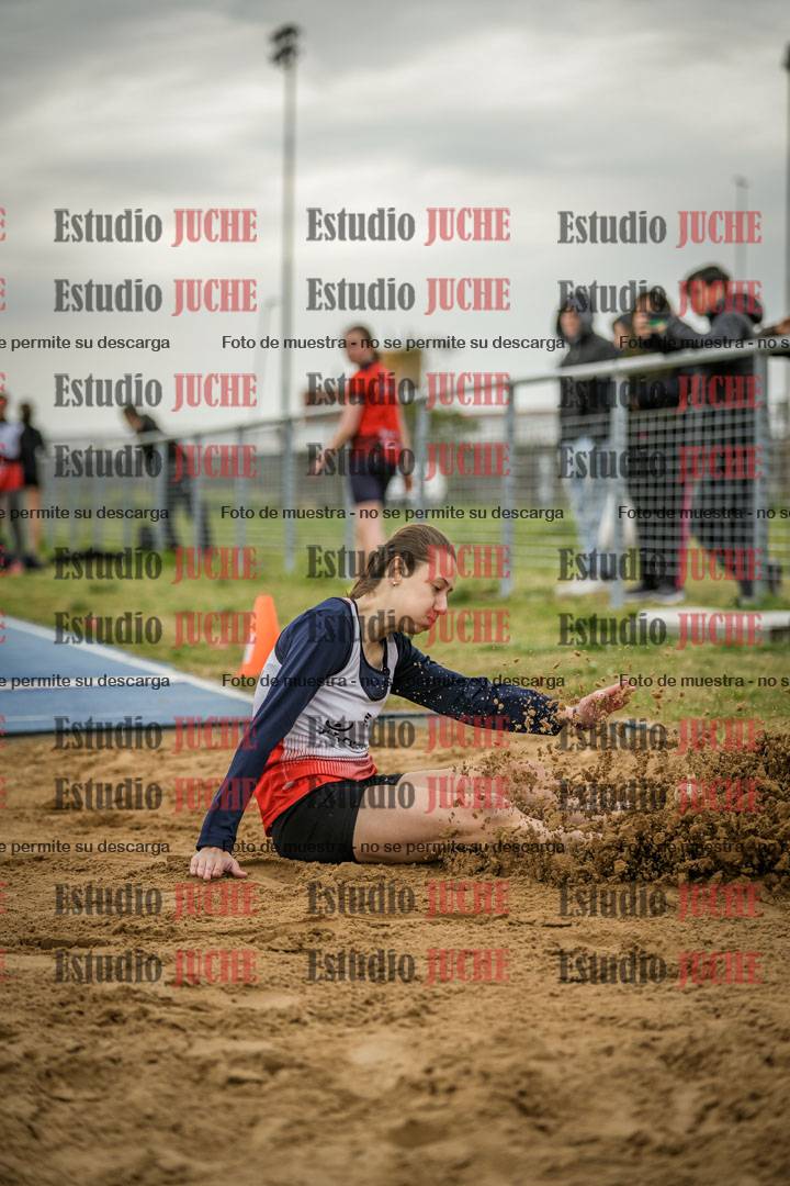 Fotos del salto en largo de mujeres - ambas categorías