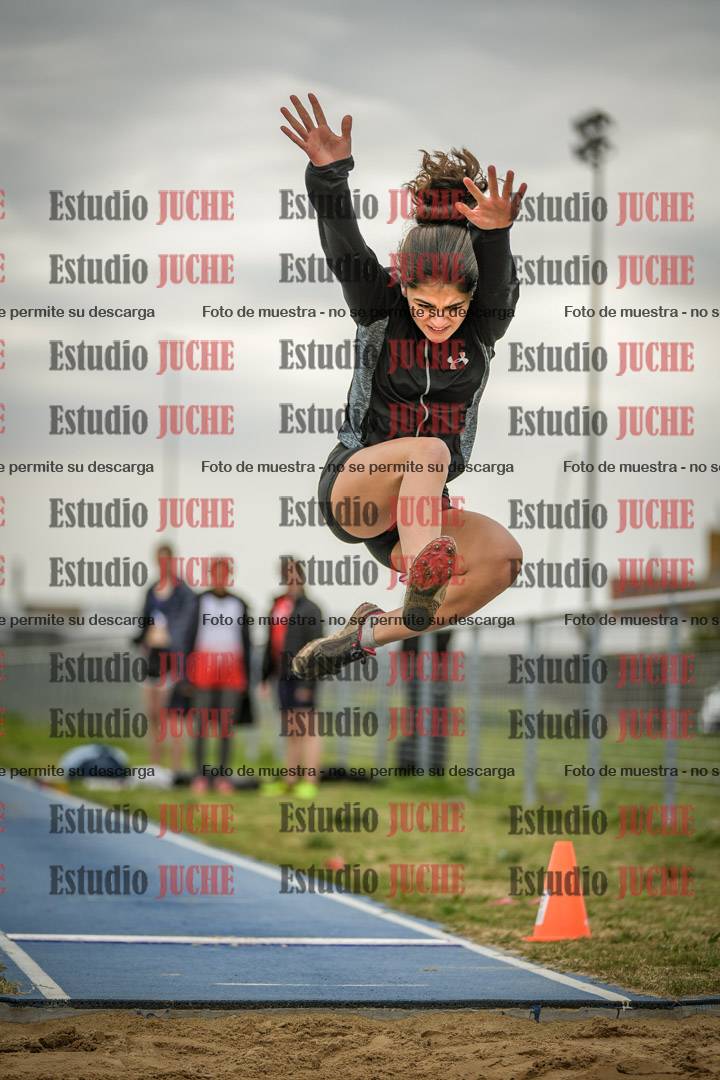 Fotos del salto en largo de mujeres - ambas categorías