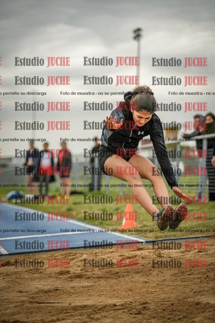 Fotos del salto en largo de mujeres - ambas categorías