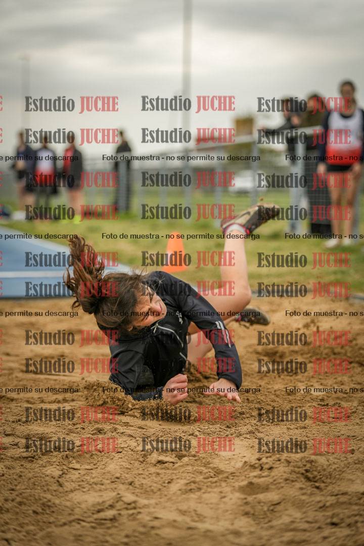 Fotos del salto en largo de mujeres - ambas categorías