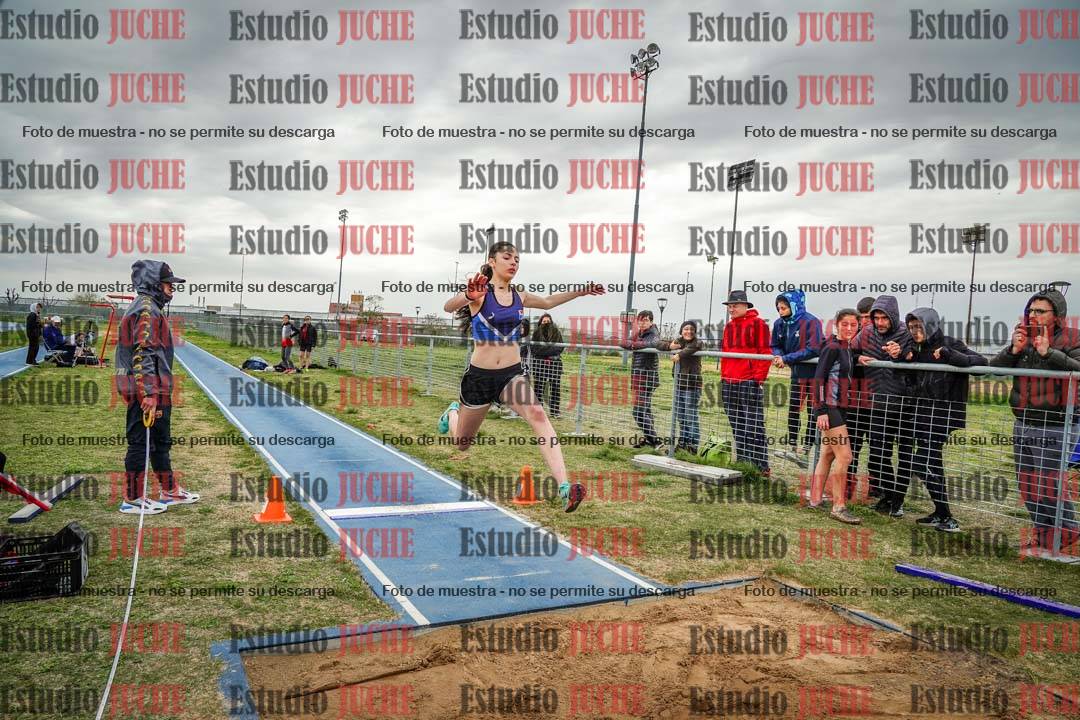 Fotos del salto en largo de mujeres - ambas categorías