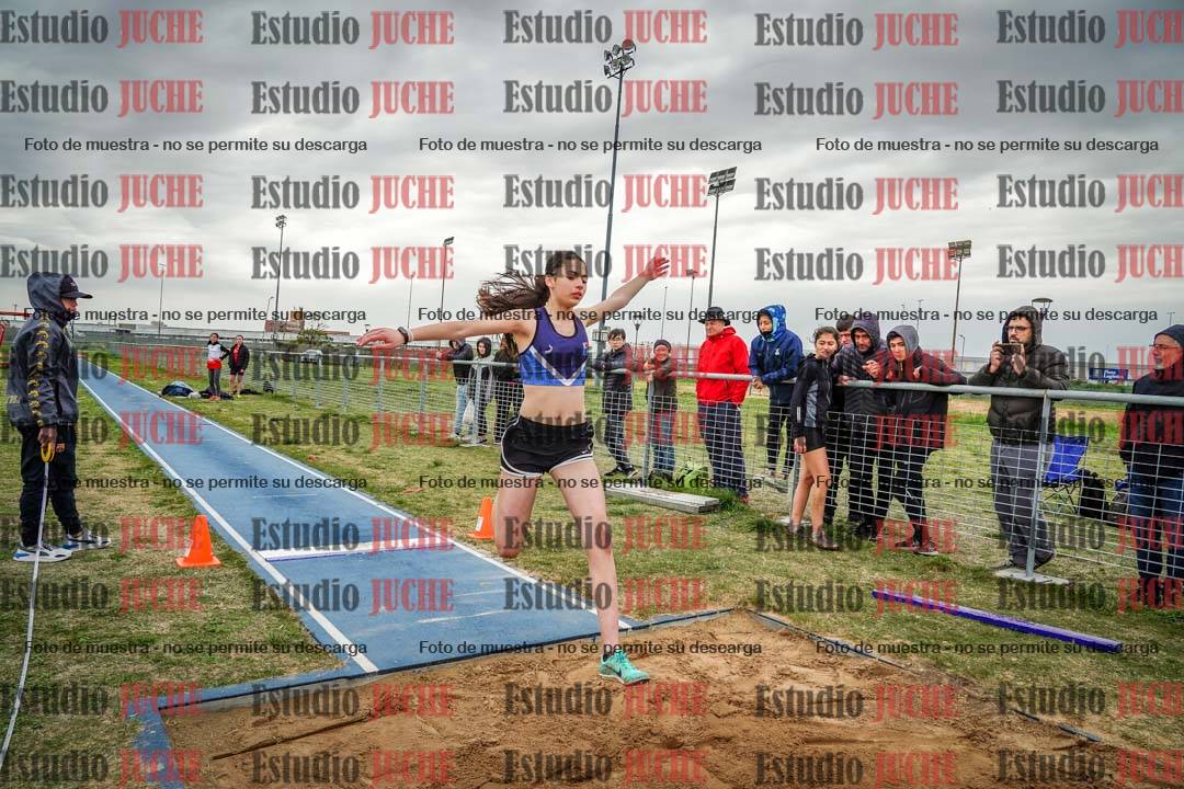 Fotos del salto en largo de mujeres - ambas categorías