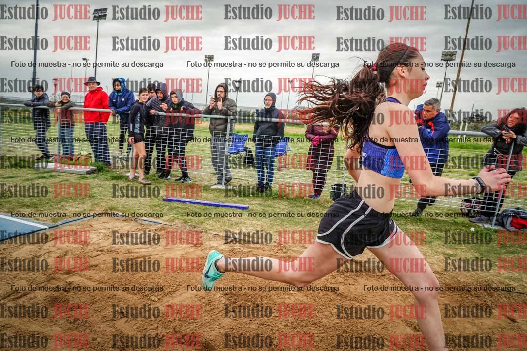 Fotos del salto en largo de mujeres - ambas categorías