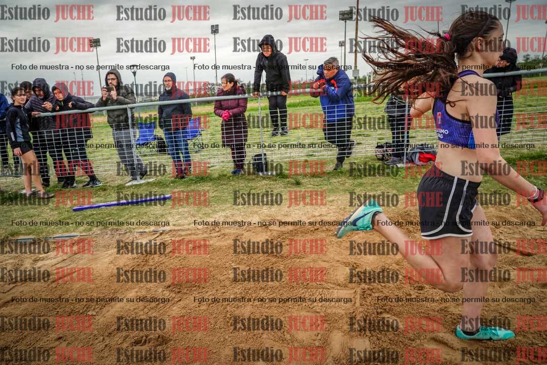 Fotos del salto en largo de mujeres - ambas categorías