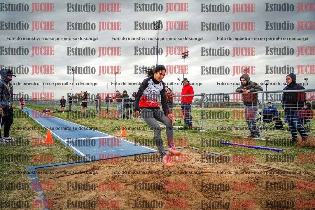 Fotos del salto en largo de mujeres - ambas categorías