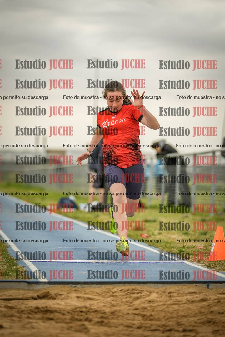 Fotos del salto en largo de mujeres - ambas categorías