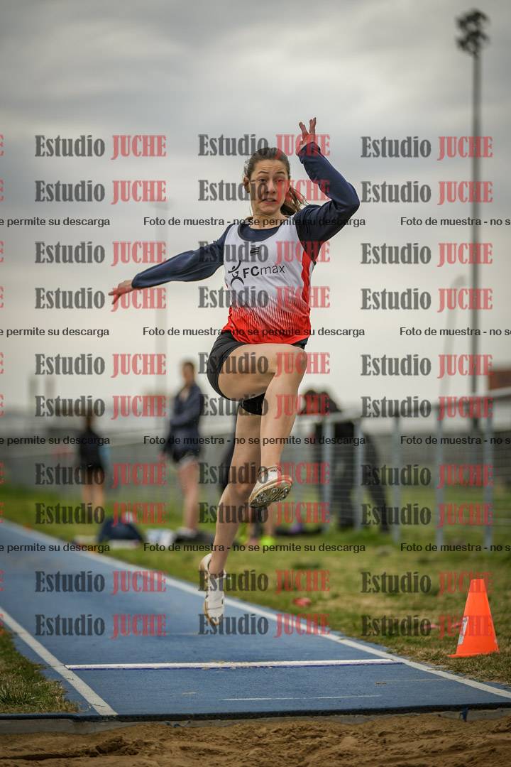 Fotos del salto en largo de mujeres - ambas categorías