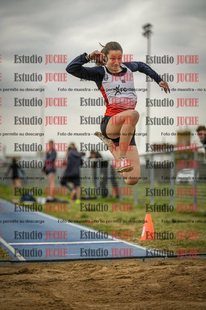 Fotos del salto en largo de mujeres - ambas categorías