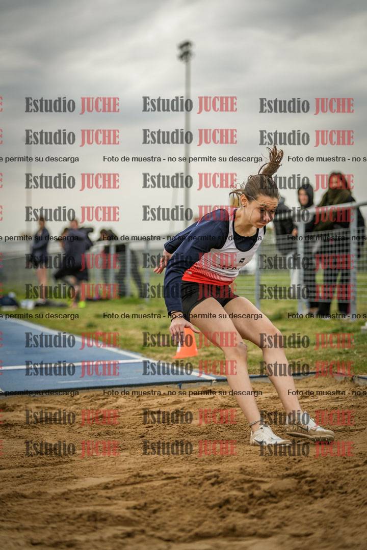 Fotos del salto en largo de mujeres - ambas categorías