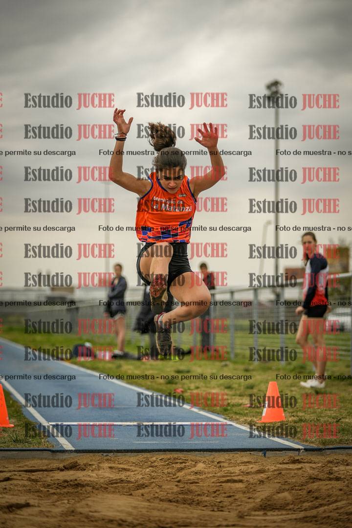 Fotos del salto en largo de mujeres - ambas categorías
