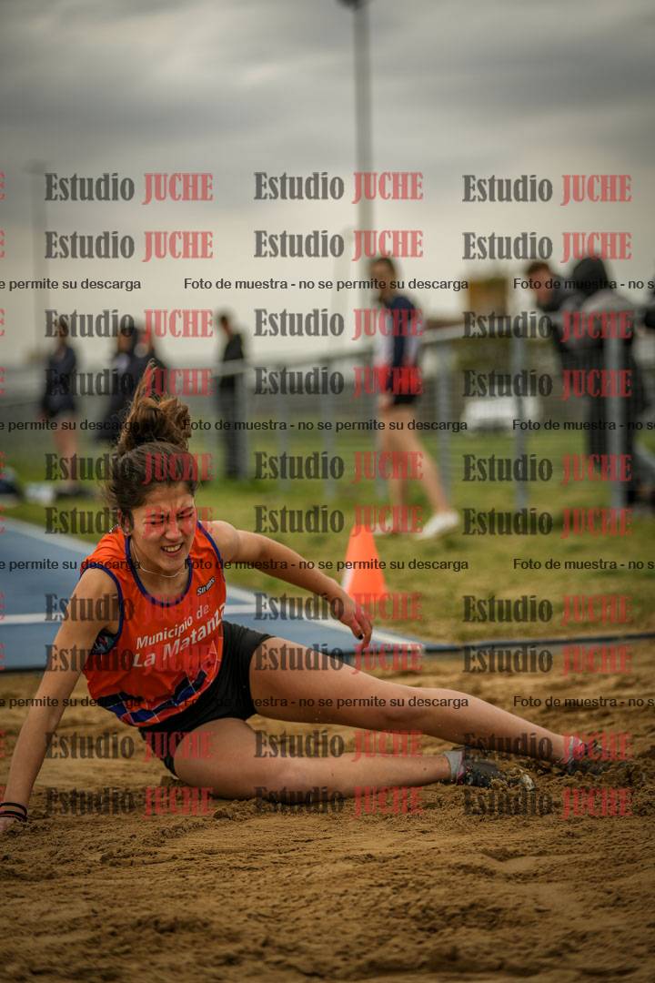 Fotos del salto en largo de mujeres - ambas categorías
