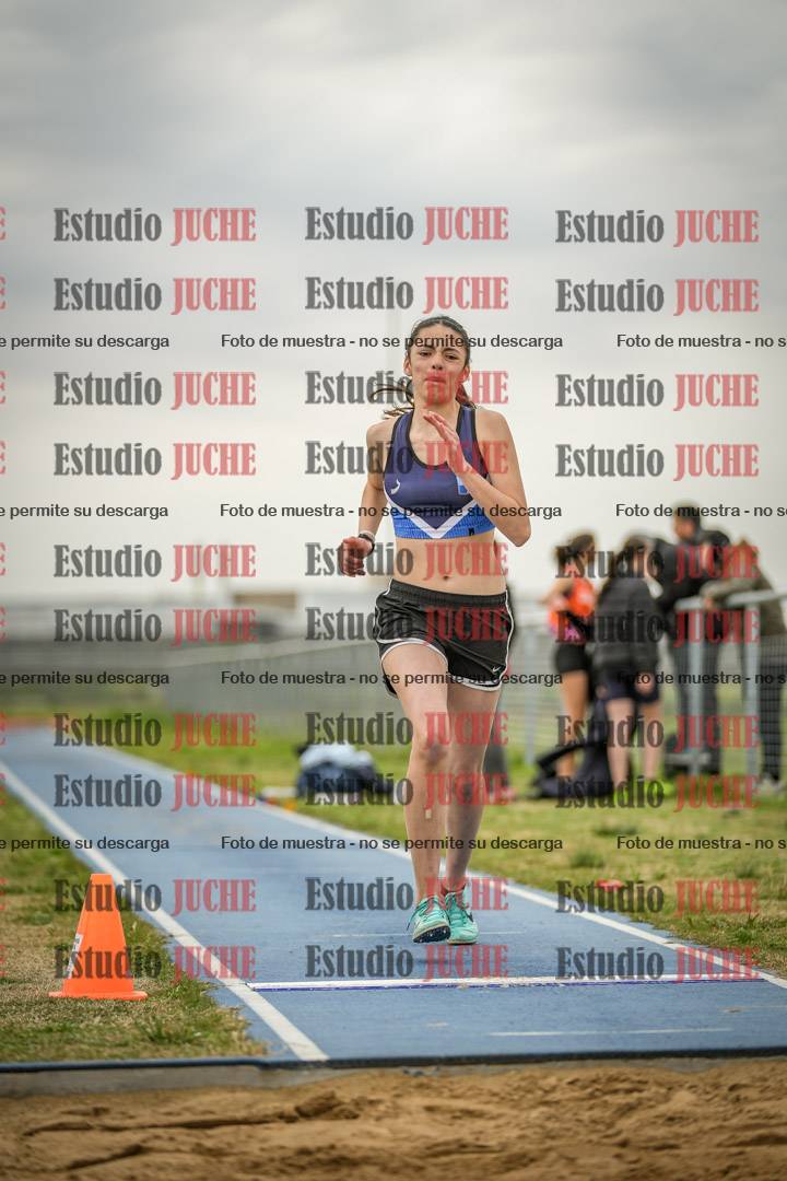 Fotos del salto en largo de mujeres - ambas categorías