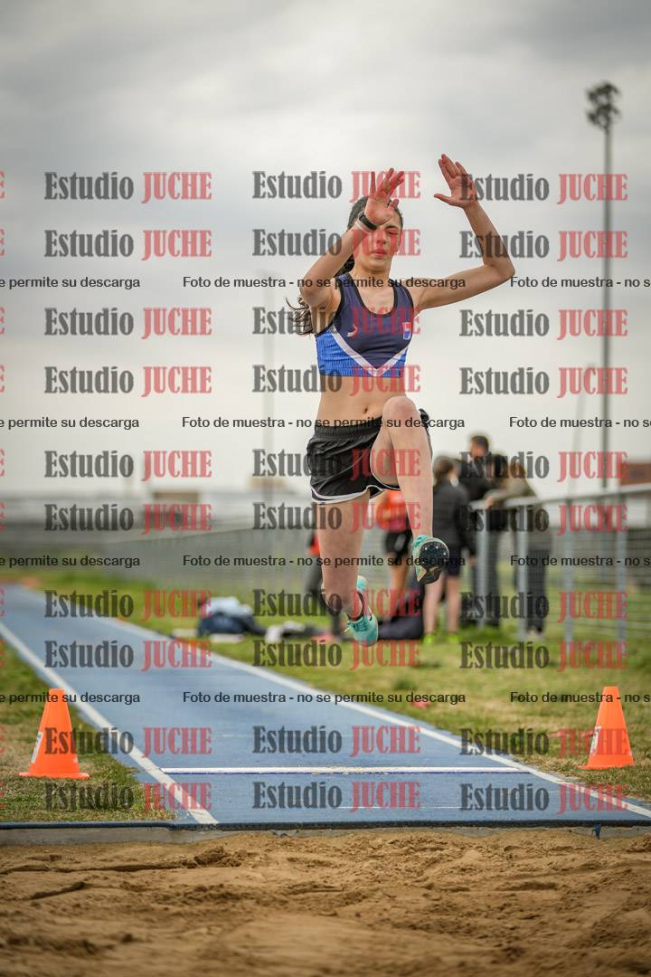 Fotos del salto en largo de mujeres - ambas categorías