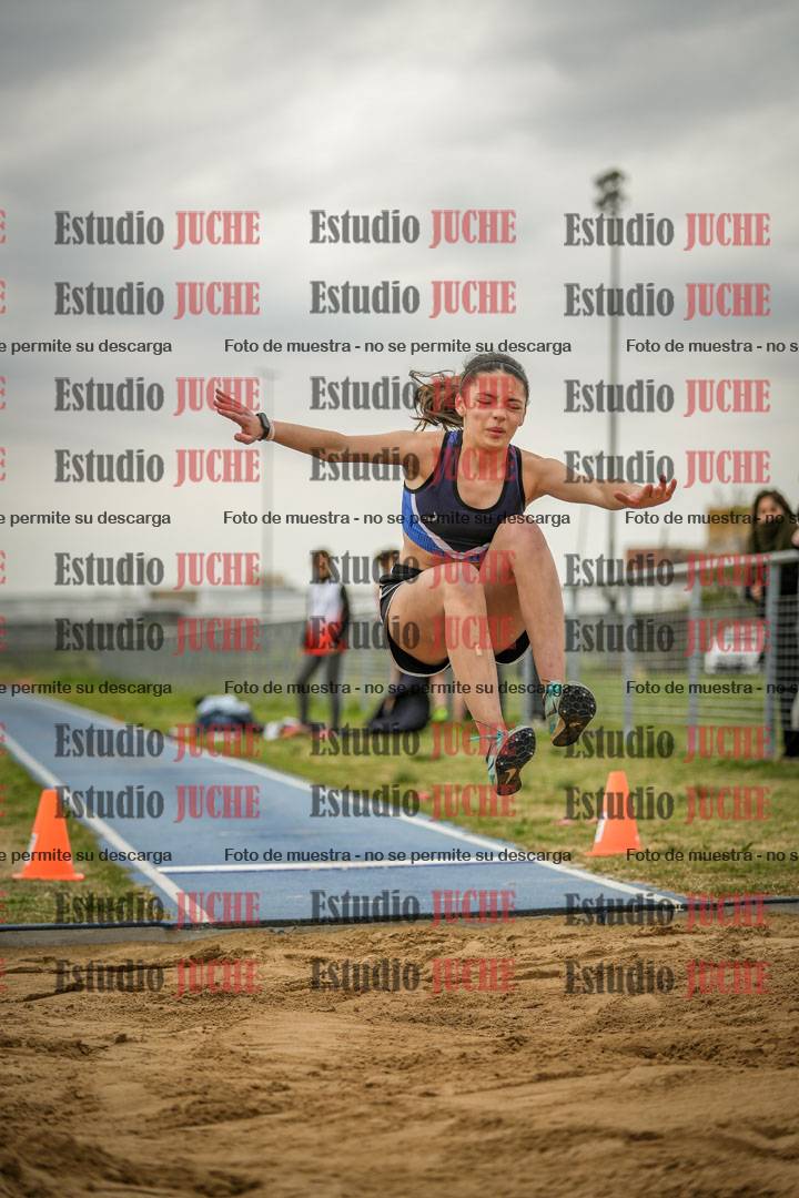 Fotos del salto en largo de mujeres - ambas categorías
