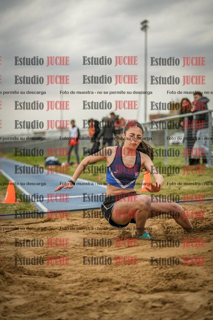 Fotos del salto en largo de mujeres - ambas categorías
