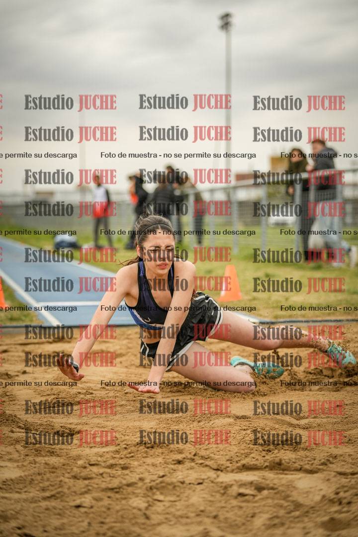 Fotos del salto en largo de mujeres - ambas categorías