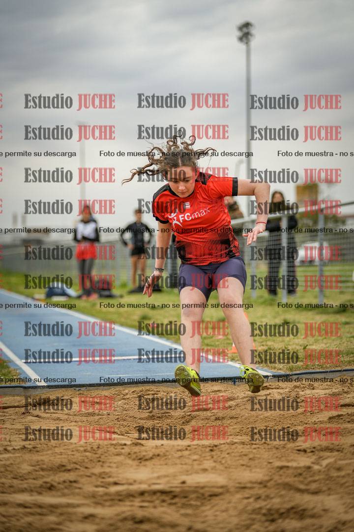 Fotos del salto en largo de mujeres - ambas categorías