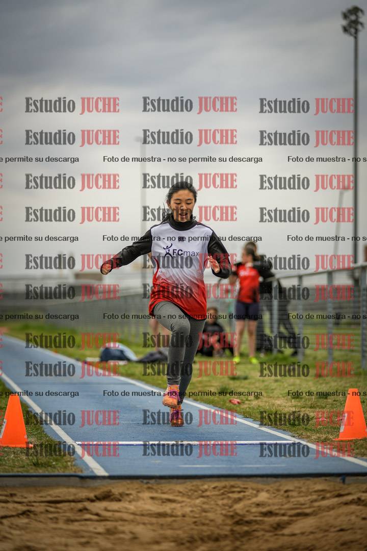 Fotos del salto en largo de mujeres - ambas categorías