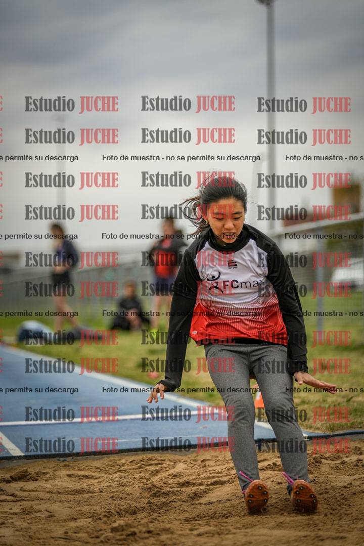 Fotos del salto en largo de mujeres - ambas categorías