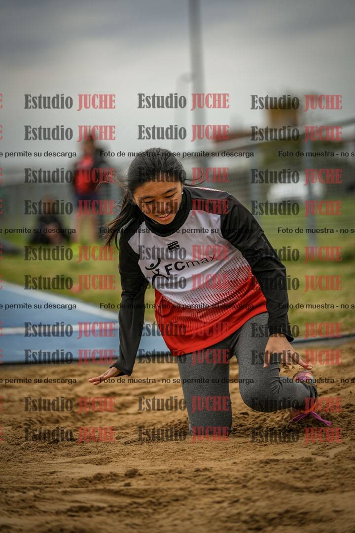 Fotos del salto en largo de mujeres - ambas categorías