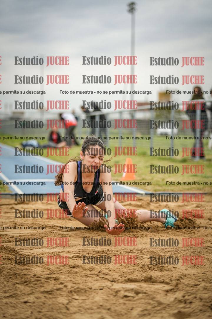 Fotos del salto en largo de mujeres - ambas categorías