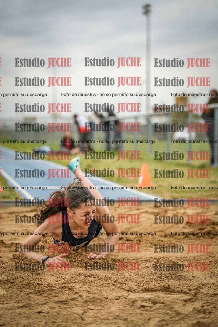 Fotos del salto en largo de mujeres - ambas categorías