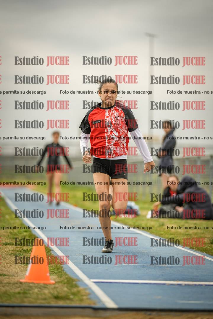 Fotos del salto en largo de mujeres - ambas categorías