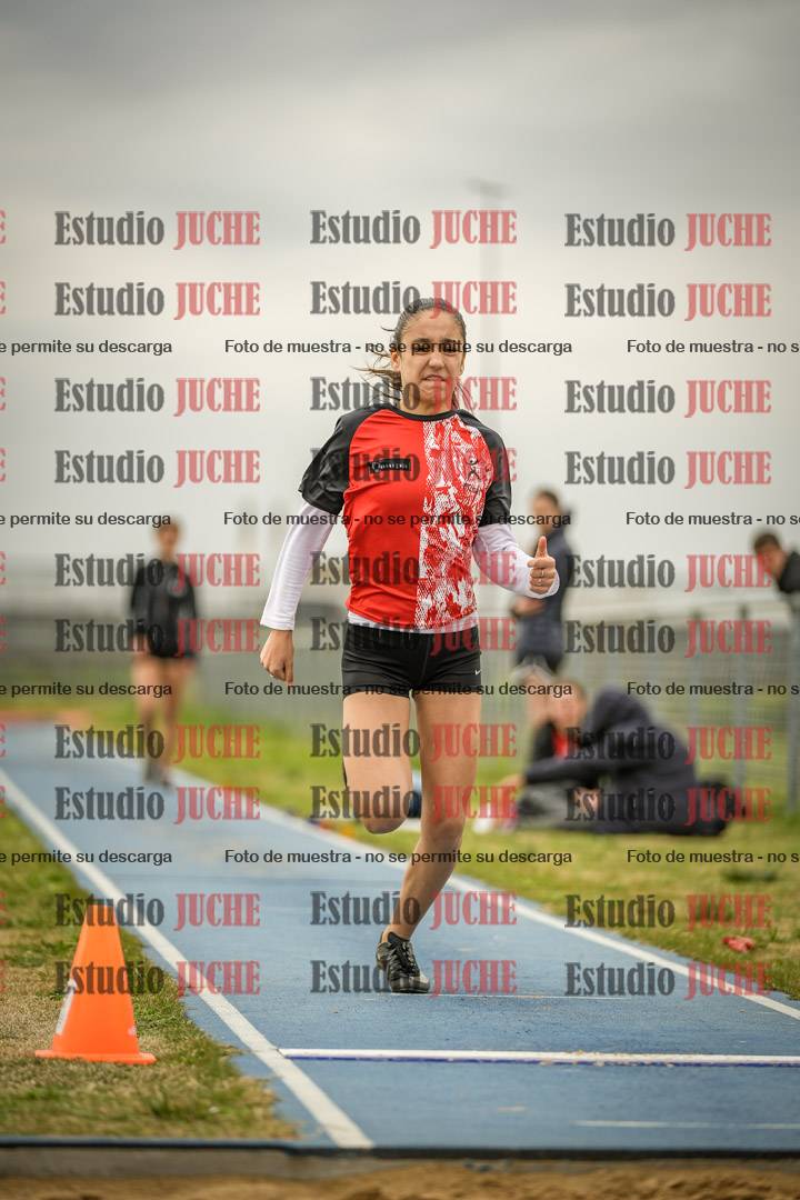 Fotos del salto en largo de mujeres - ambas categorías