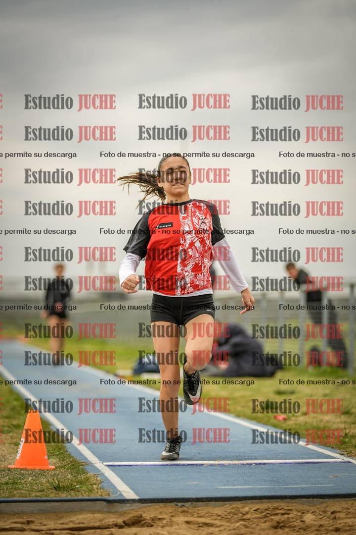 Fotos del salto en largo de mujeres - ambas categorías
