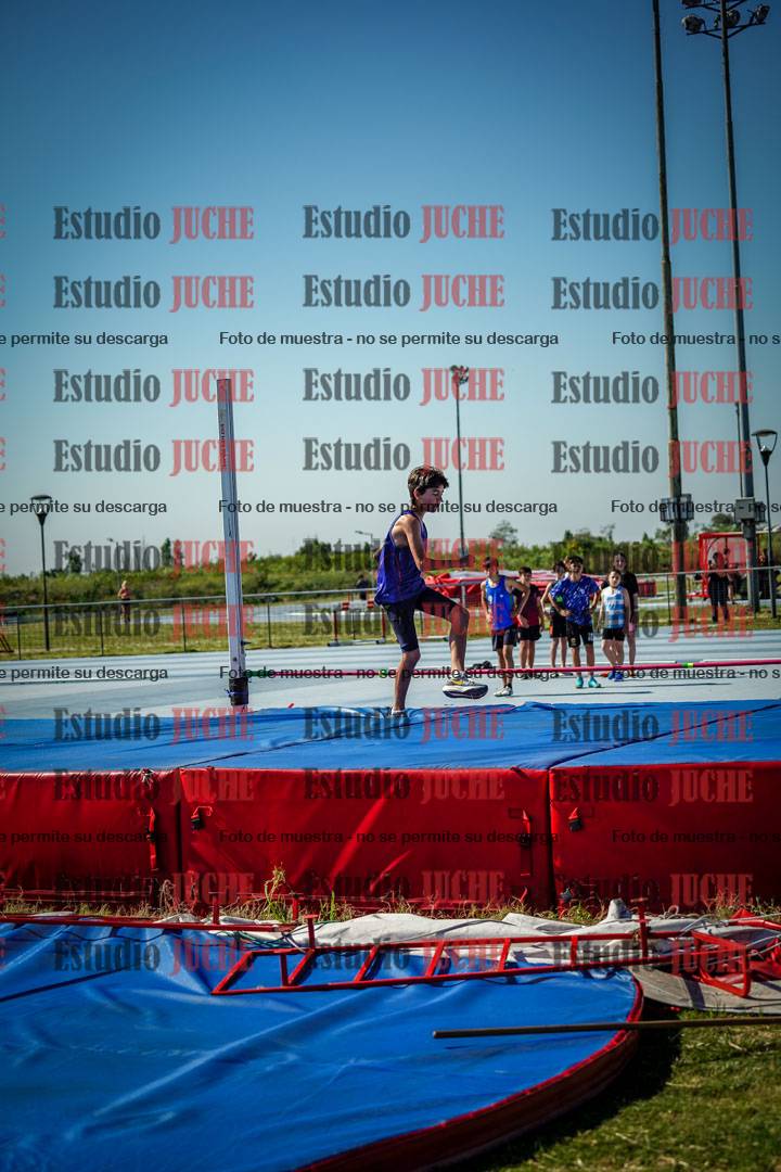 Fotos del salto en alto de mujeres y varones - todos los grupos