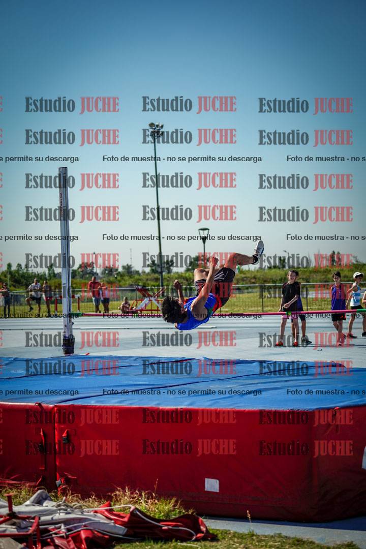 Fotos del salto en alto de mujeres y varones - todos los grupos