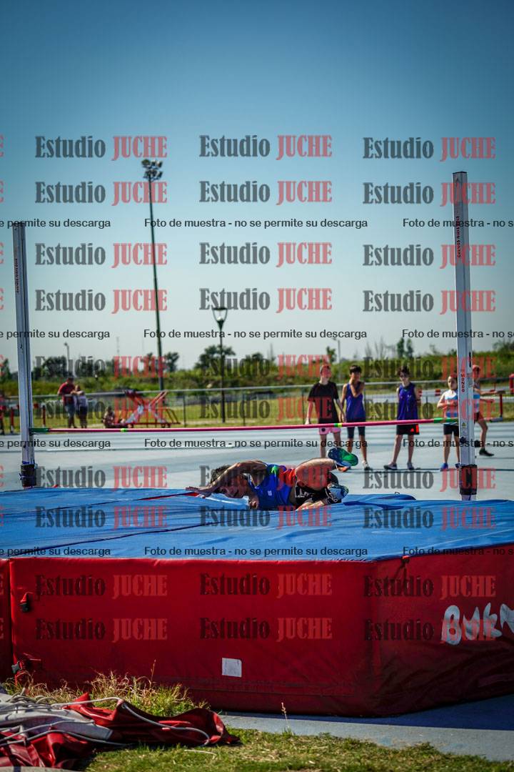Fotos del salto en alto de mujeres y varones - todos los grupos