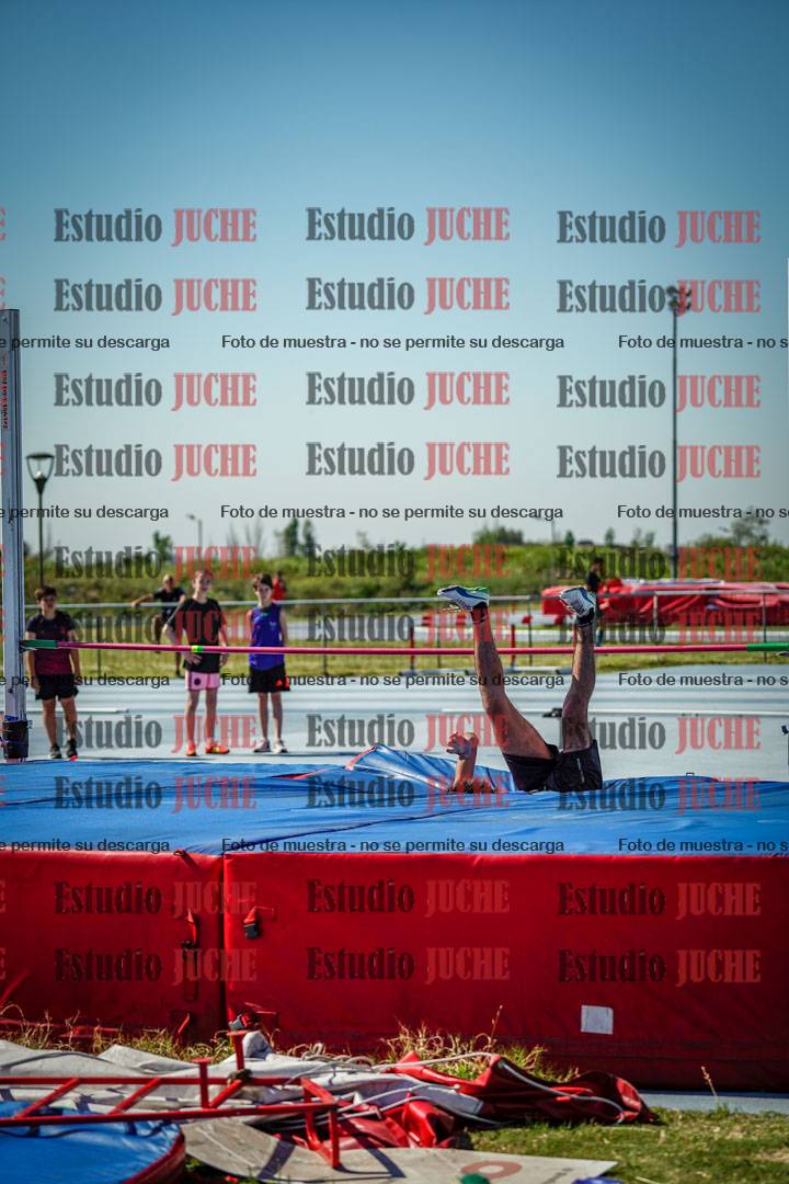 Fotos del salto en alto de mujeres y varones - todos los grupos