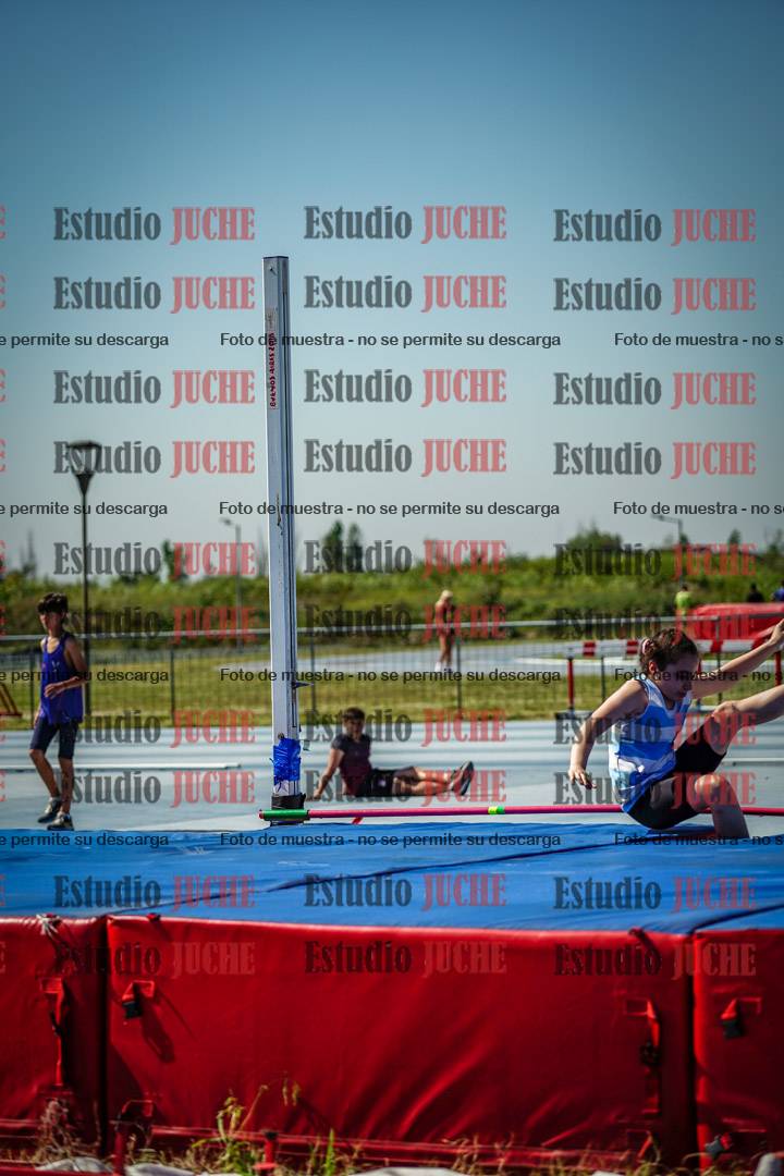 Fotos del salto en alto de mujeres y varones - todos los grupos