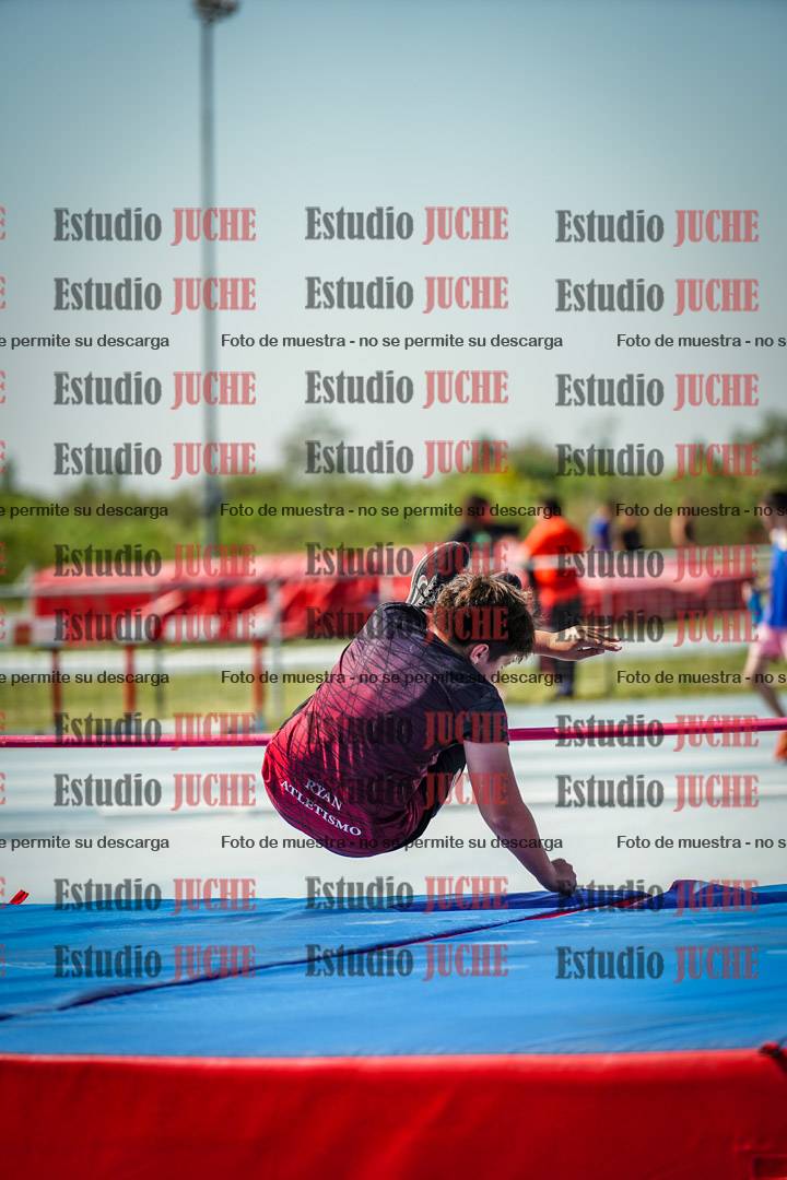 Fotos del salto en alto de mujeres y varones - todos los grupos