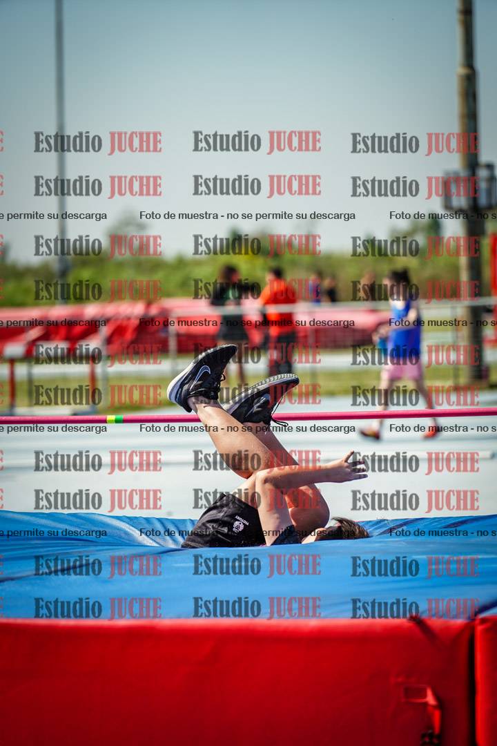 Fotos del salto en alto de mujeres y varones - todos los grupos