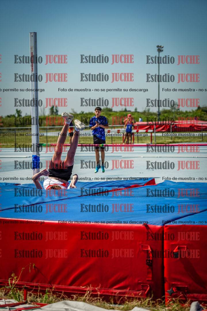 Fotos del salto en alto de mujeres y varones - todos los grupos