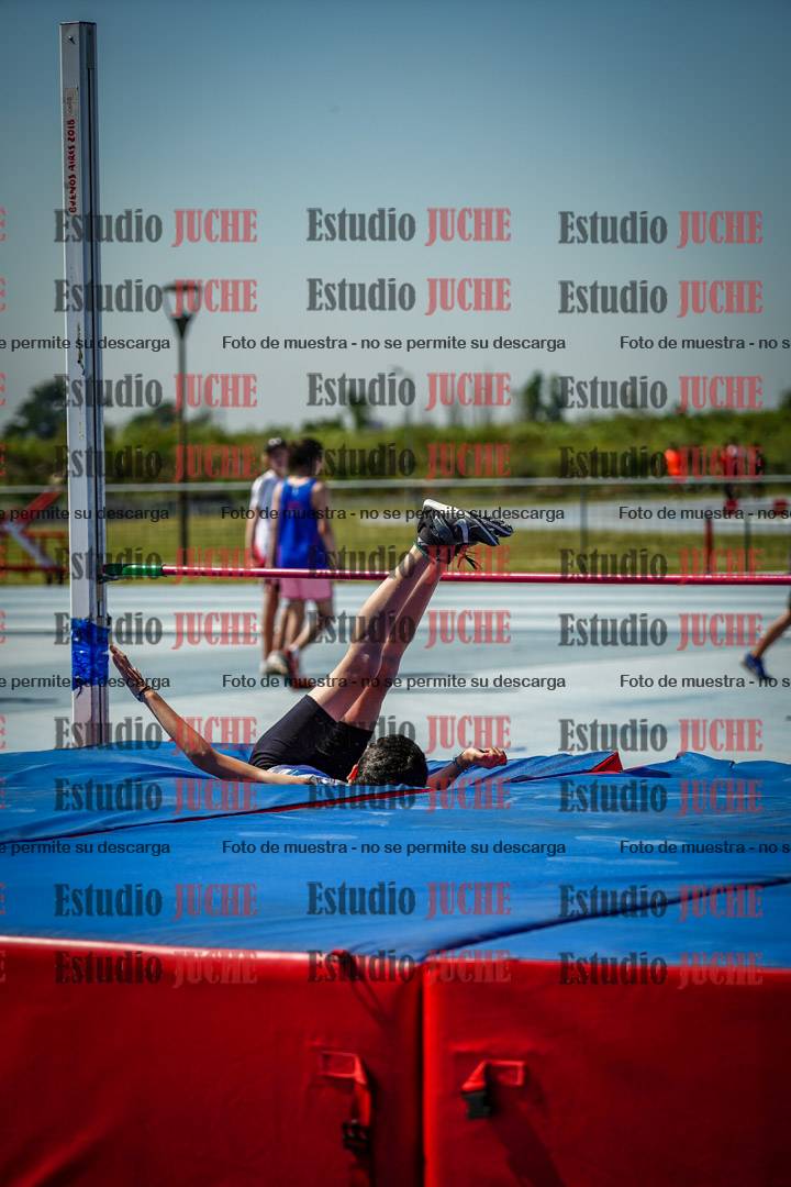 Fotos del salto en alto de mujeres y varones - todos los grupos